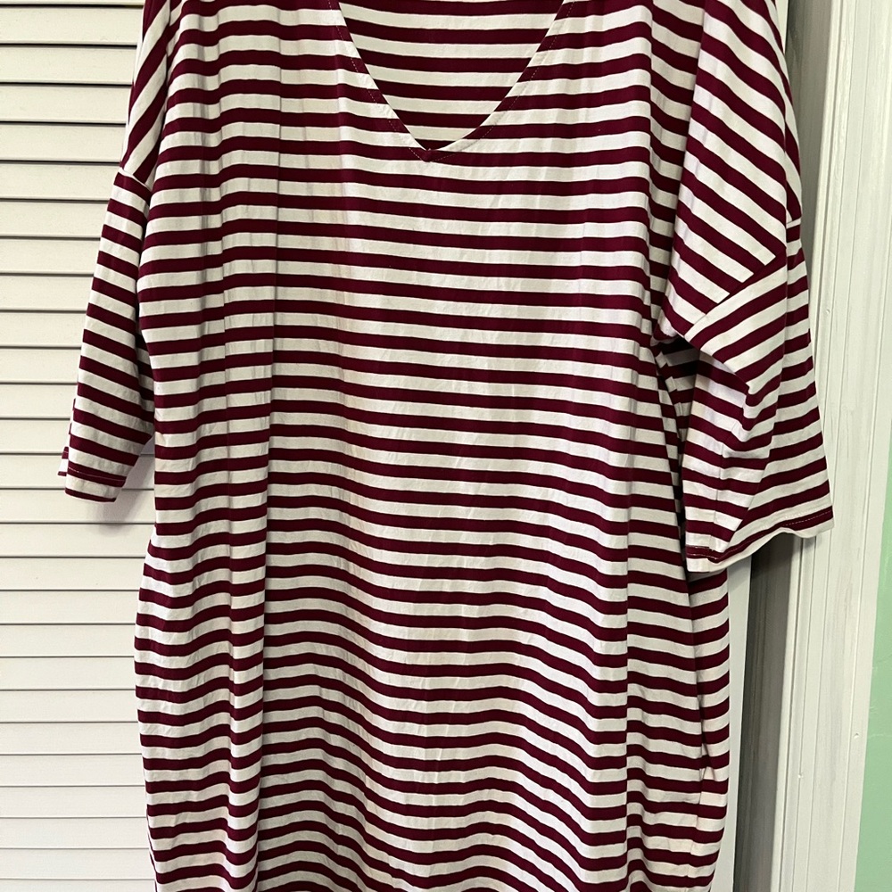 Top/dress. 2x. Wine stripes by Umgee
